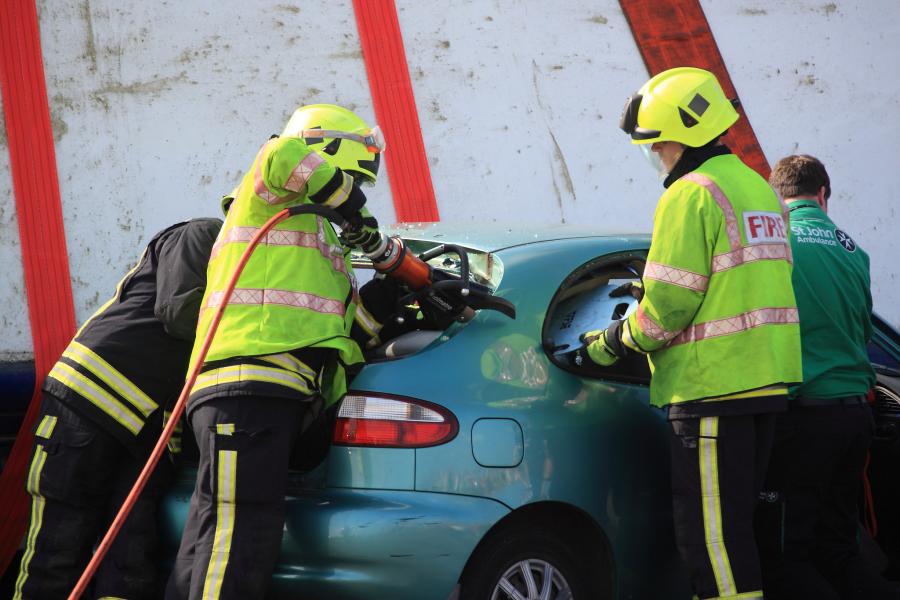 car firfighters rescue