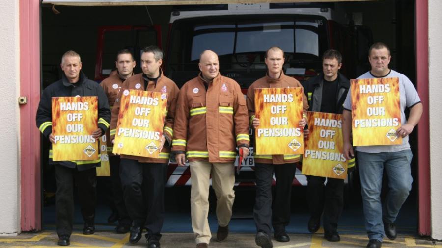 hand-off-our-pensions-placards-statiion-engine-protest