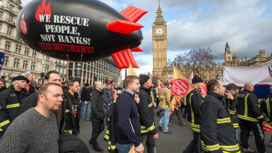 westminster-march-protest-bimp-balloon-zeppelin