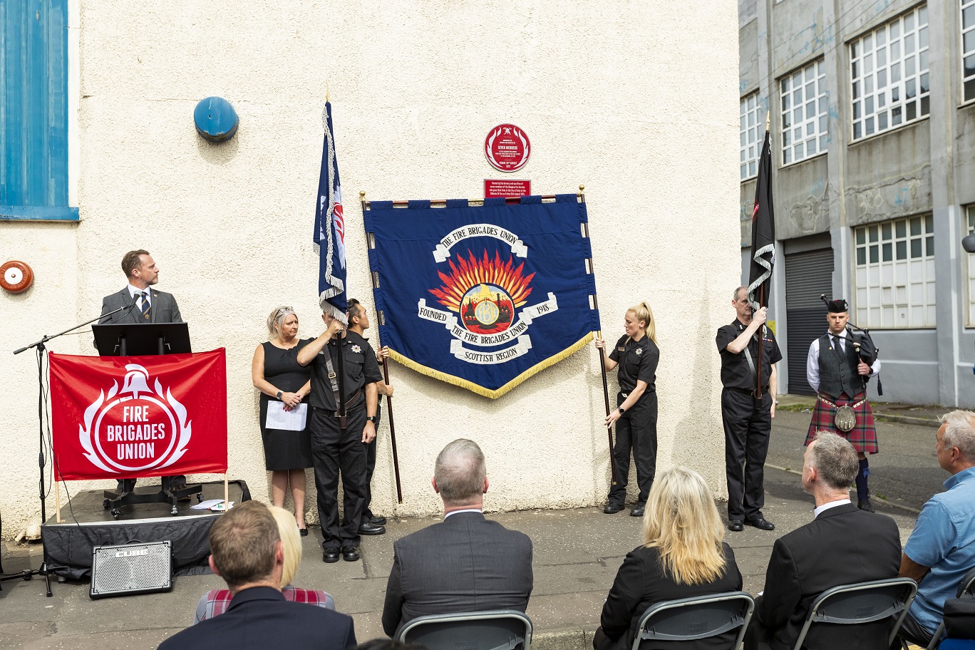 Glasgow red plaque unveiling
