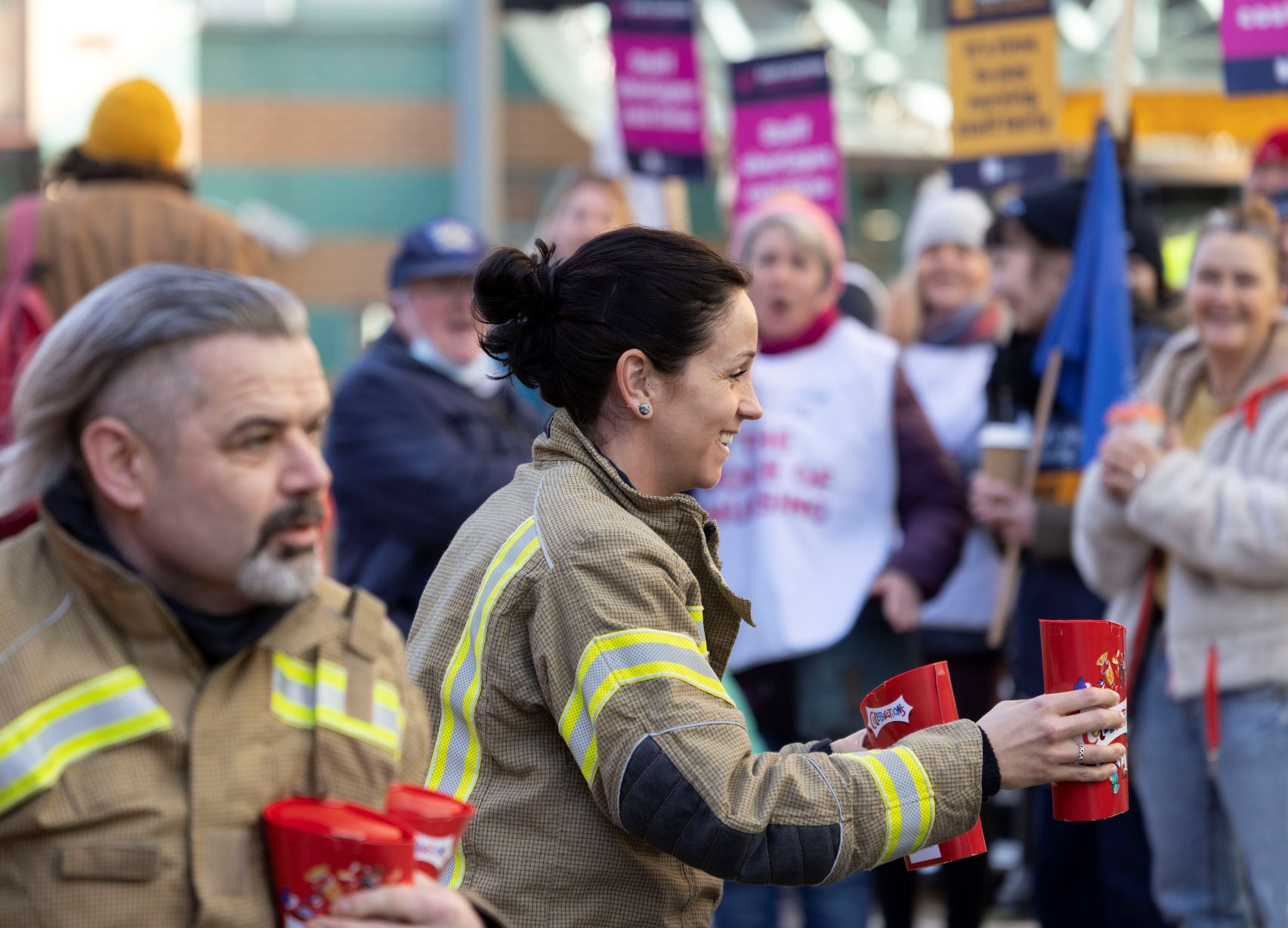 Firefighters support nurses on the picket line credit Paul Box