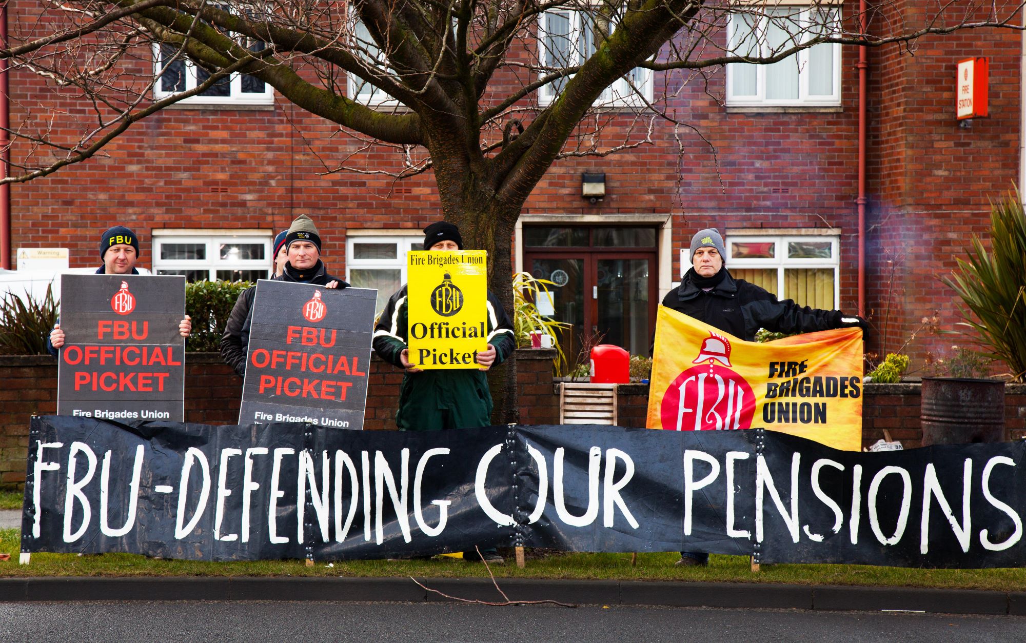 Defend our pensions Lancashire ff pickets credit Alamy