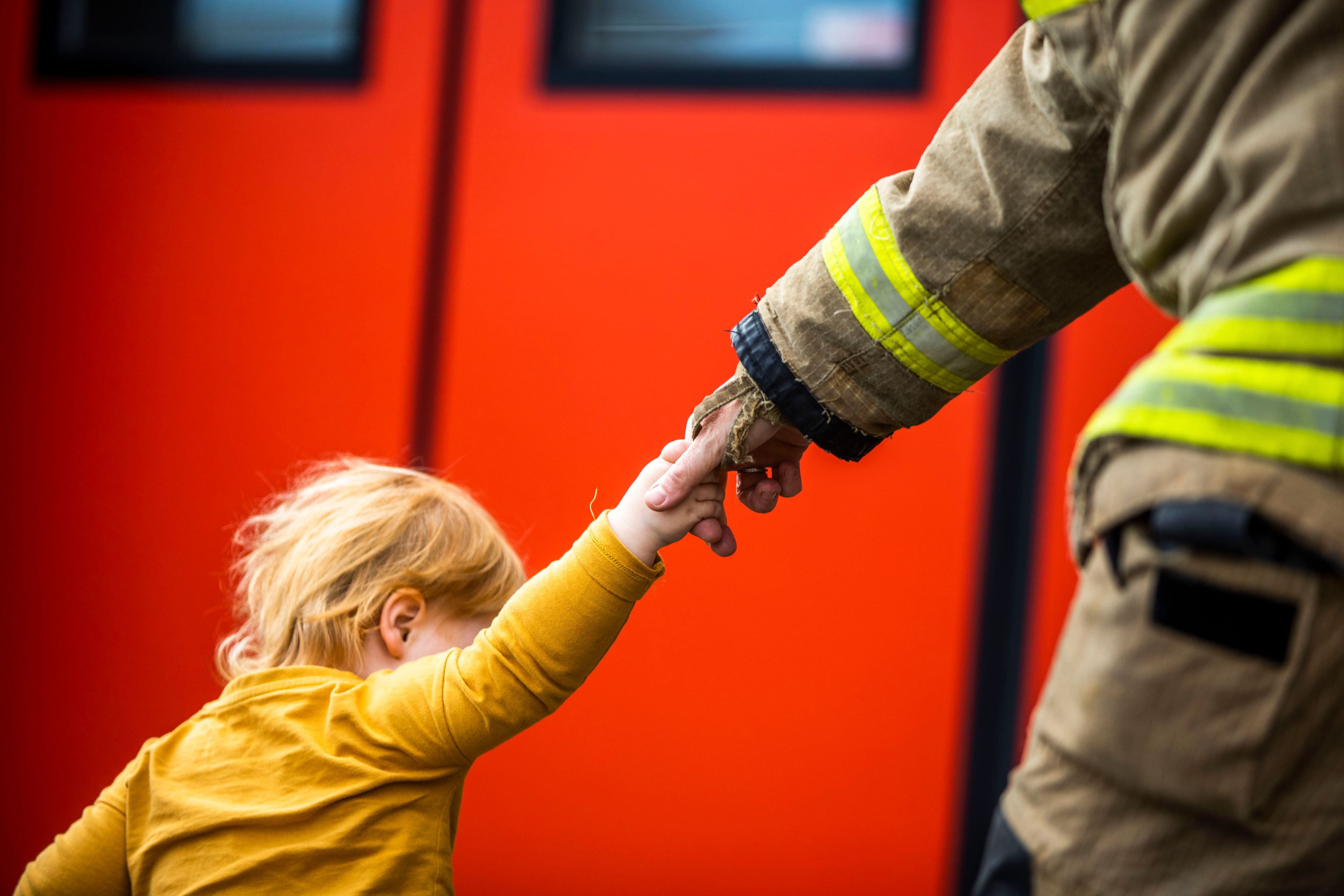 Small child and woman ff credit Jess Hurd
