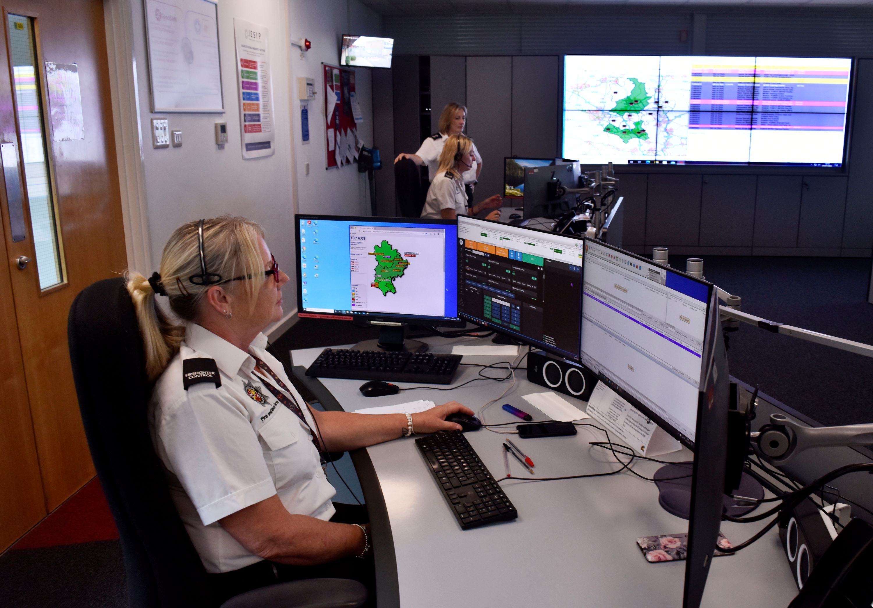 Control room staff c S Cagnoni