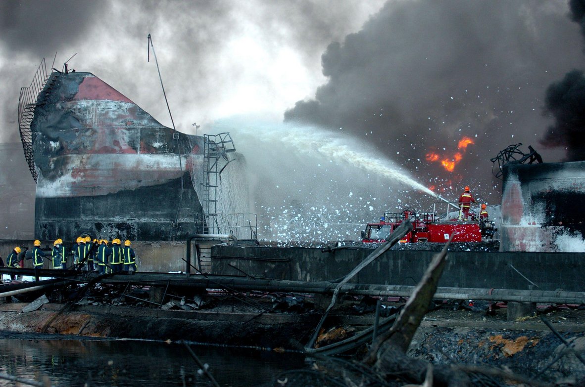Firefighters fighting Buncefield fire with foam