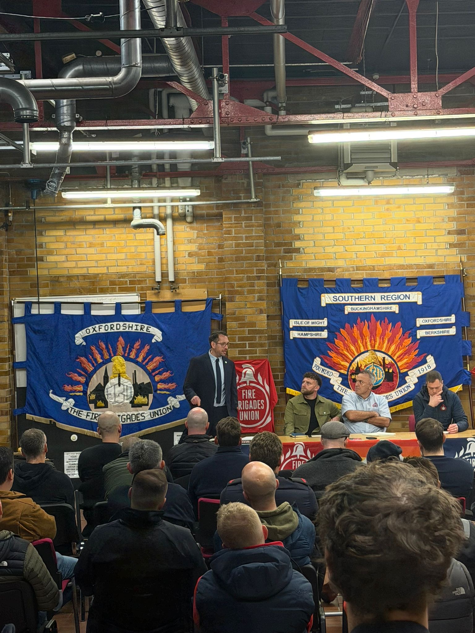 Steve Wright addresses hall of FBU members 