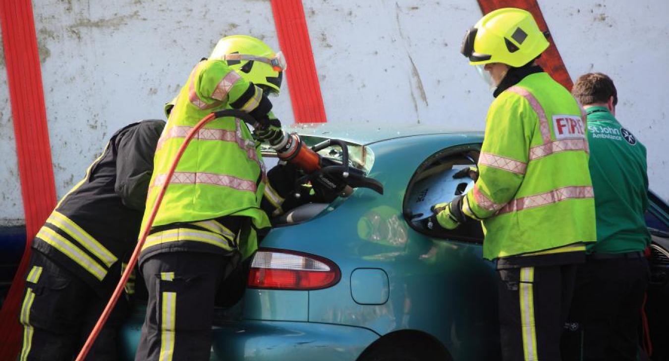 car firfighters rescue