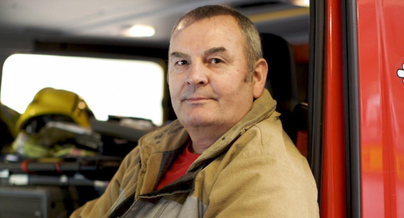 firefighter-in-engine-passenger-seat