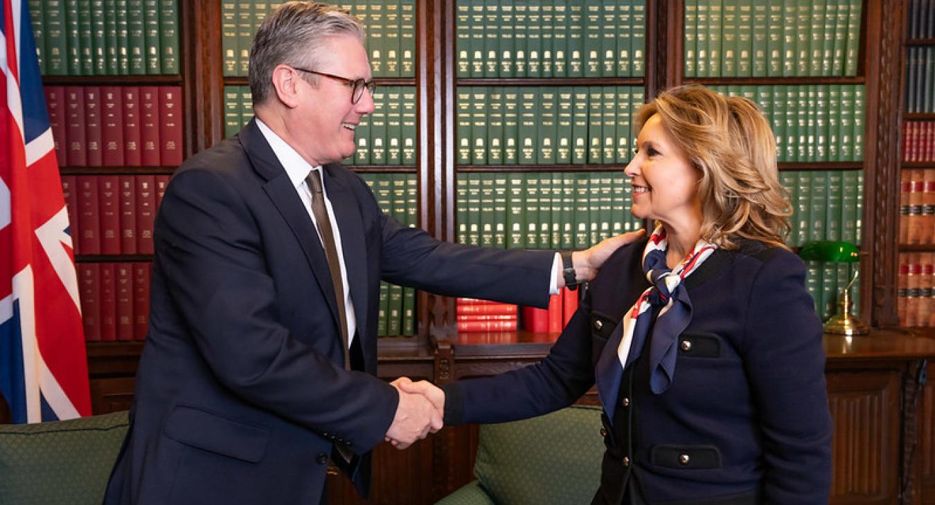 Keir Starmer shaking Natalie Elphicke's hand