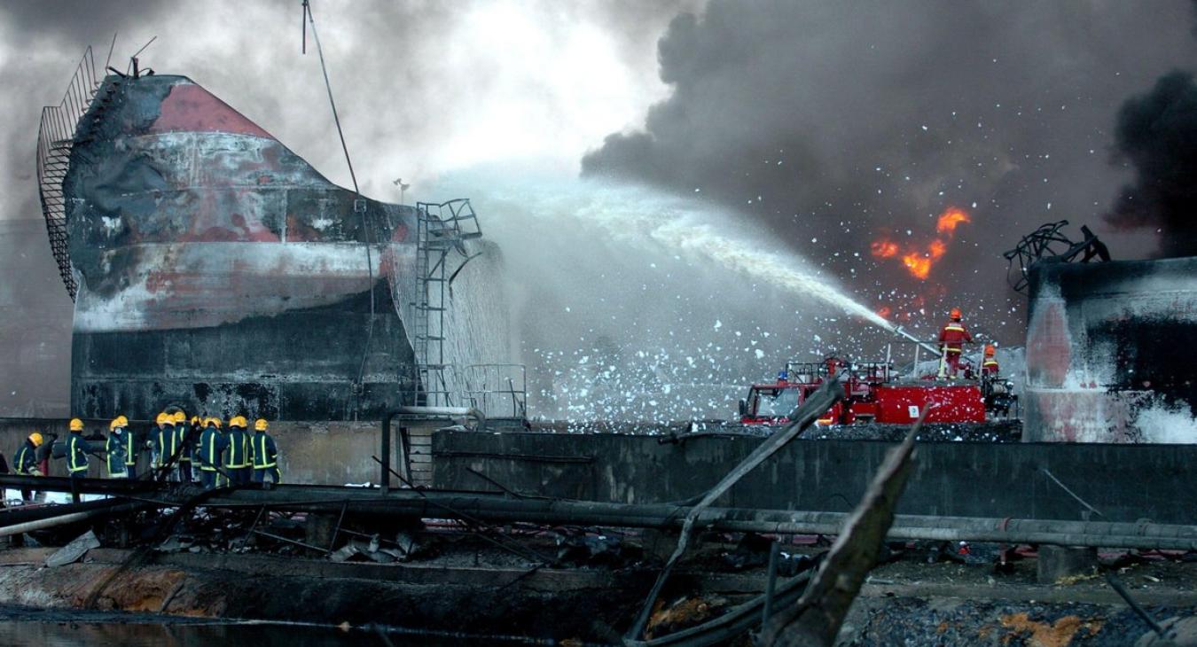 Firefighters fighting Buncefield fire with foam