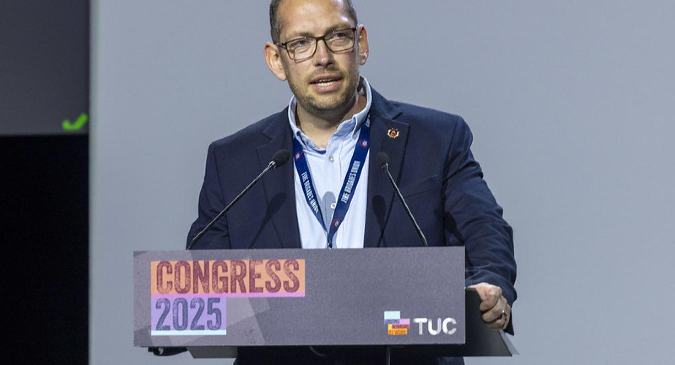 Steve Wright speaks from TUC congress podium